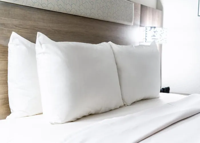 Express & Phoenix - West By Ihg Hotel 2*