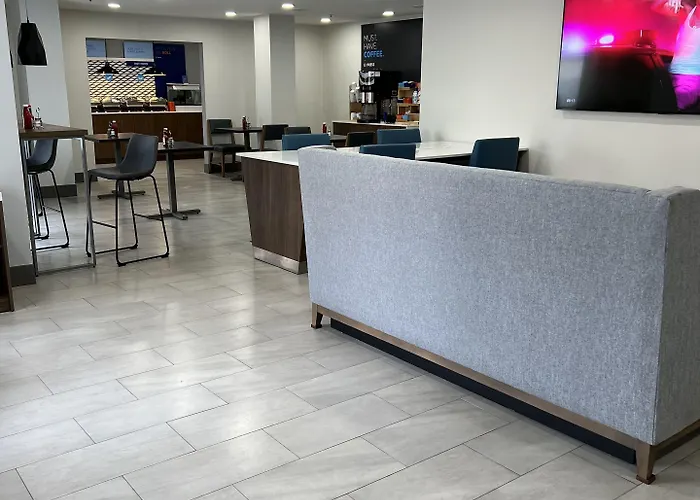 Express & Phoenix - West By Ihg Hotel 2*
