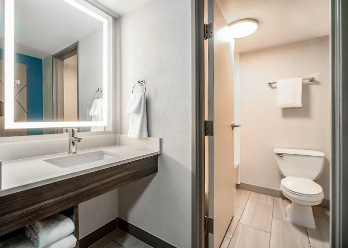 Hotel Express & Phoenix - West By Ihg 2*