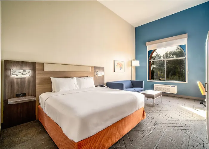Hotel Express & Phoenix - West By Ihg