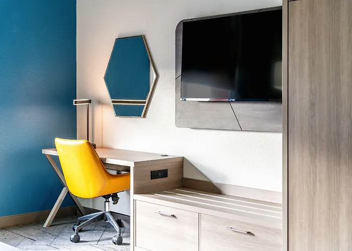 Hotel Express & Phoenix - West By Ihg