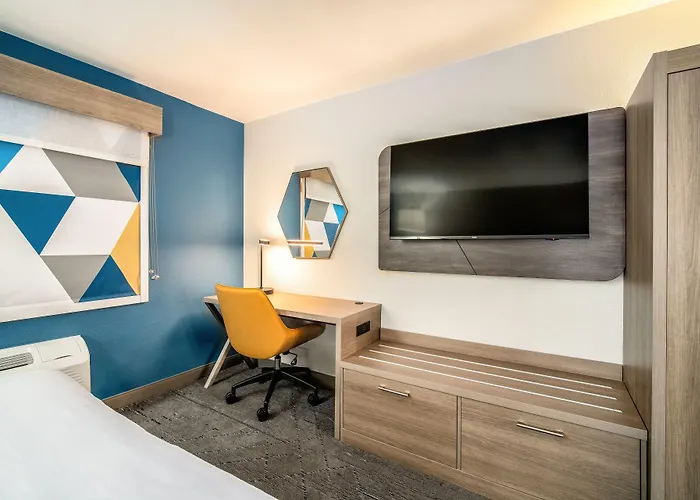 Hotel Express & Phoenix - West By Ihg